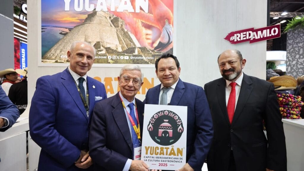 Gobernador Huacho Díaz firma convenio en España impulsando proyección internacional en FITUR