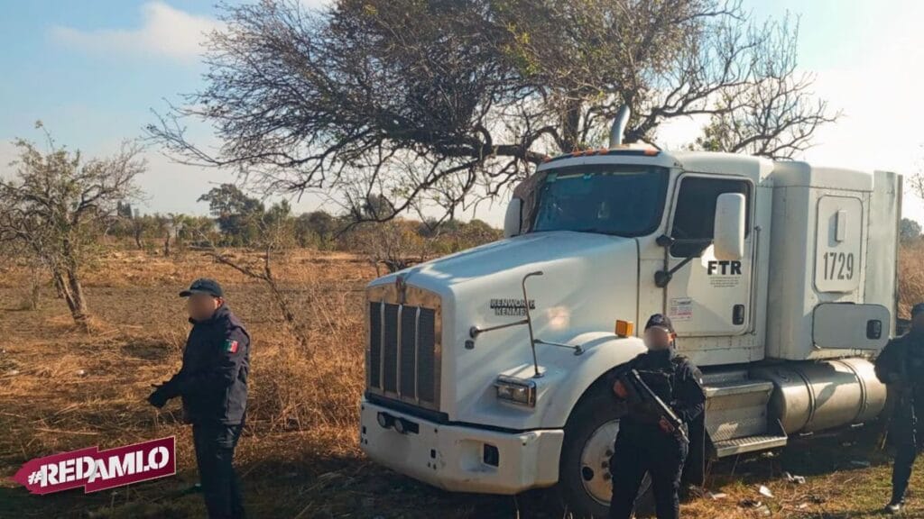 Policías municipales de Huejotzingo aseguran dos vehículos con reporte de robo