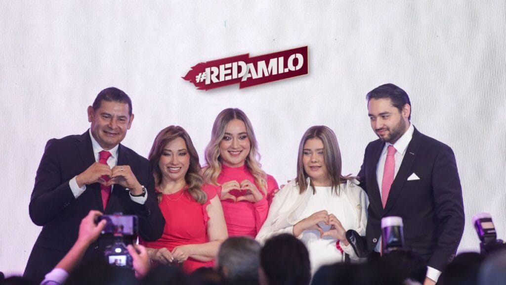 Ceci Arellano toma protesta como presidenta del DIF Puebla