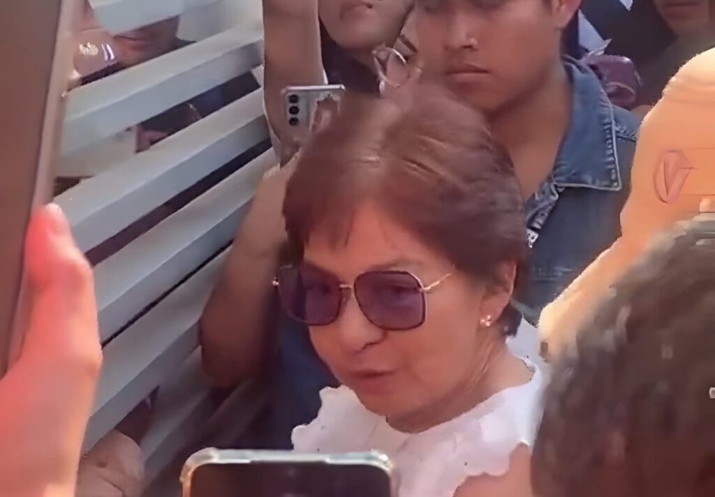 Lilia Cedillo se reúne con estudiantes de Medicina y promete atender sus peticiones