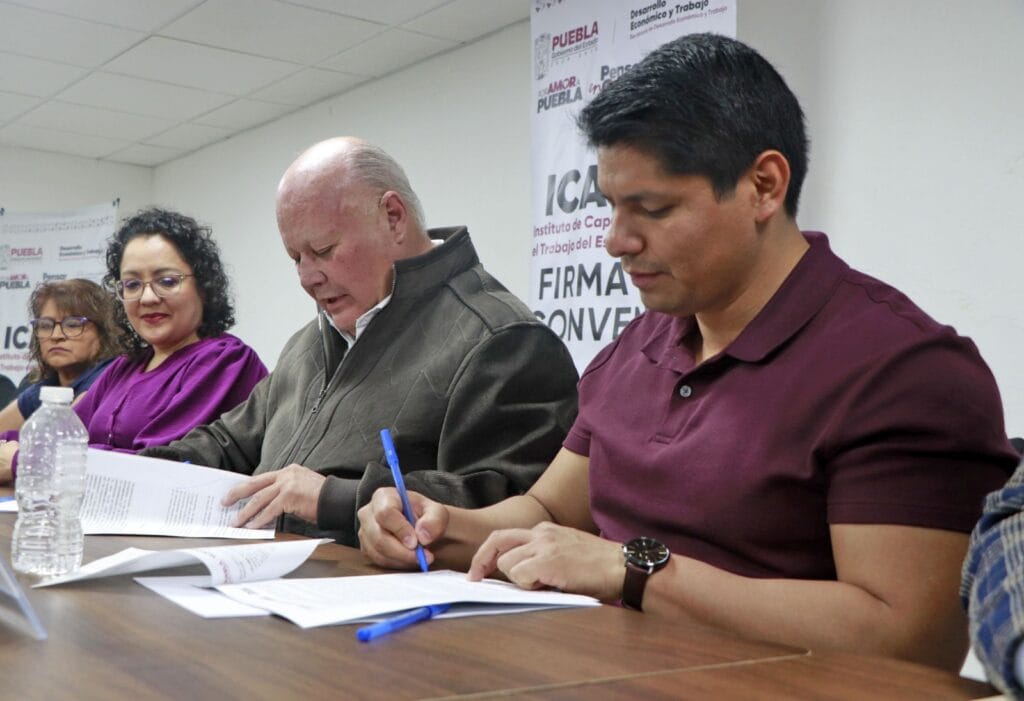 Omar Muñoz firma con ICATEP