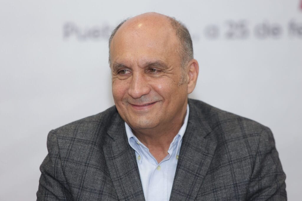 Secretario de Economía de Puebla impulsa expansión aérea