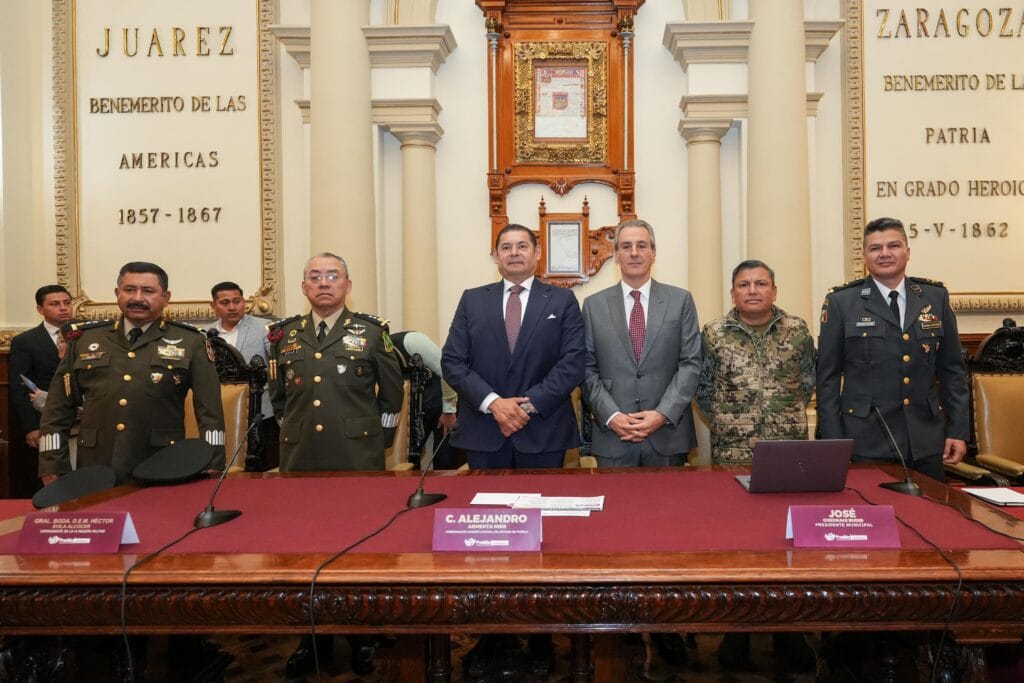 https://redamlo.com.mx/puebla-lanzGobernador Alejandro Armenta y el presidente municipal Pepe Chedraui