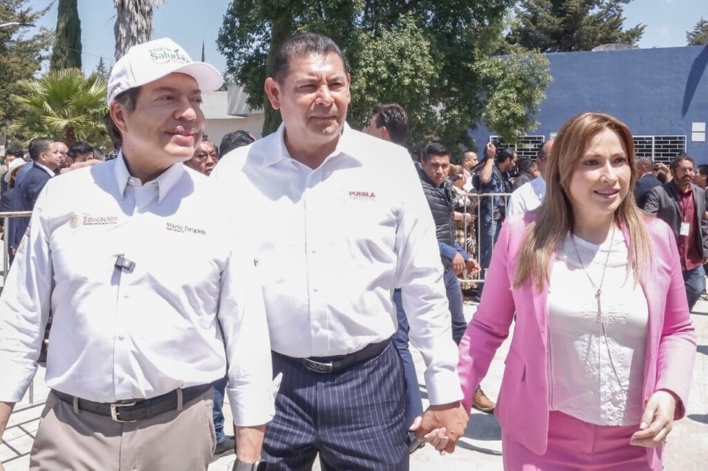 Vive Saludable , gobernador de Puebla , Secretario Mario Delgado y presidenta del DIF Puebla Ceci Arellano