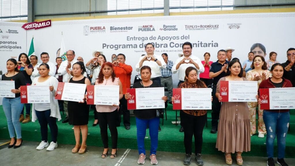 Gobierno de Puebla entrega apoyos y moderniza Tepexi con obra comunitaria