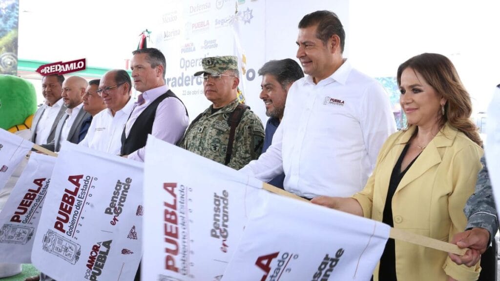 Gobierno de Puebla instala paraderos seguros para proteger a familias y transportistas