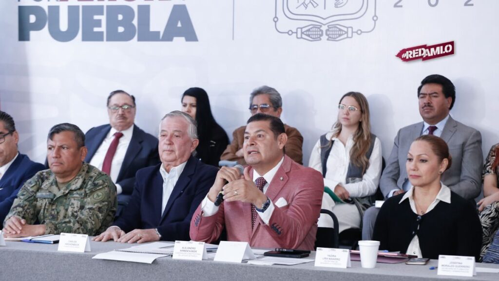 Puebla recibe donación de hectáreas para viviendas de policías y bomberos