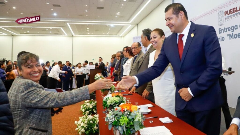 Armenta reafirma su compromiso con la educación y el respeto a los maestros de Puebla