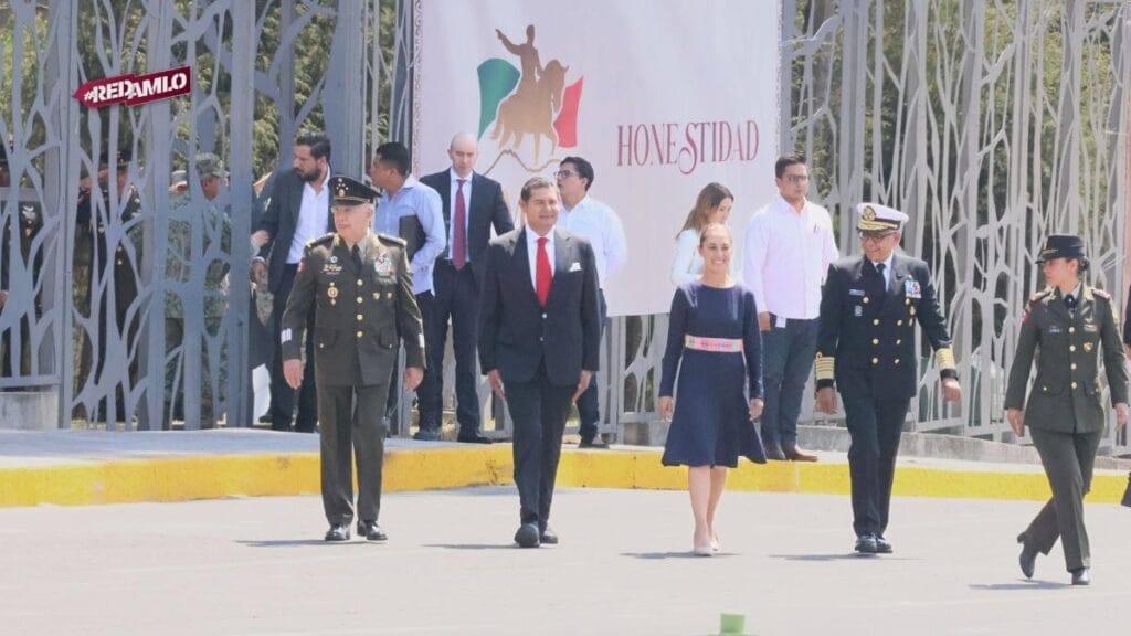 Claudia Sheinbaum y Alejandro Armenta defienden la soberanía nacional en desfile del 5 de Mayo