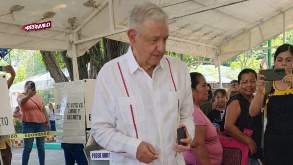AMLO reaparece para votar y elogia a Claudia Sheinbaum como la mejor presidenta