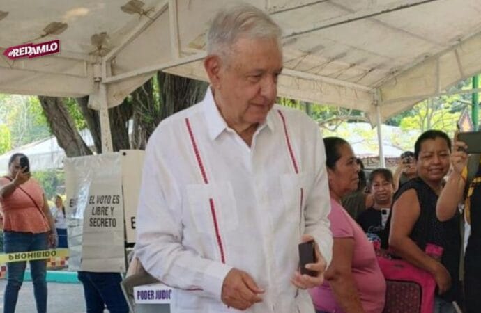 AMLO reaparece para votar y elogia a Claudia Sheinbaum como la mejor presidenta
