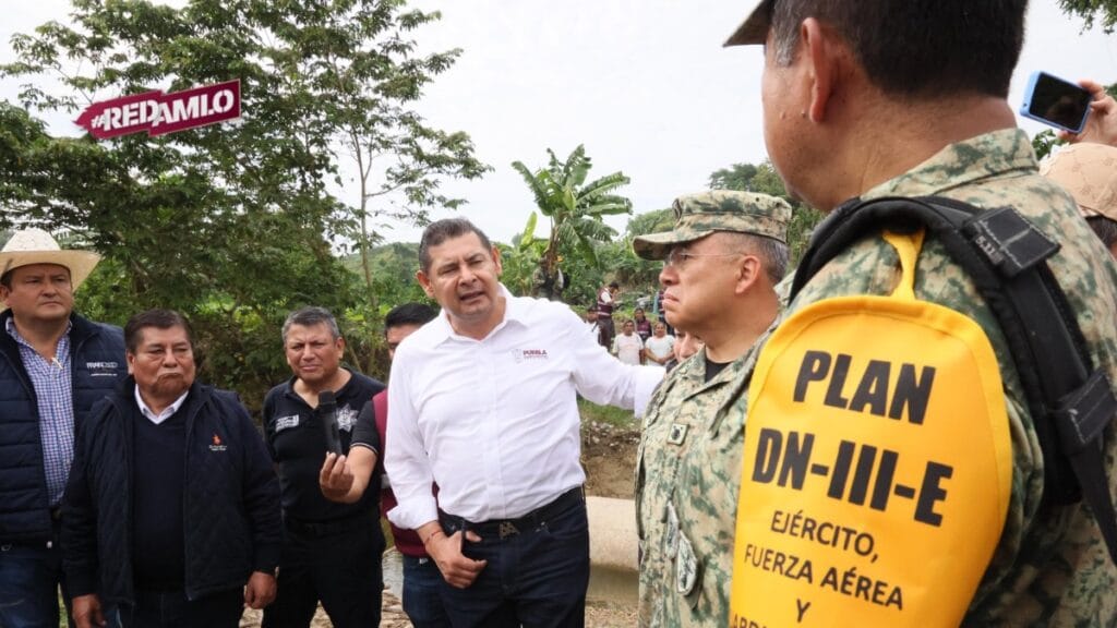 Armenta atiende emergencia por desborde del río Pantepec