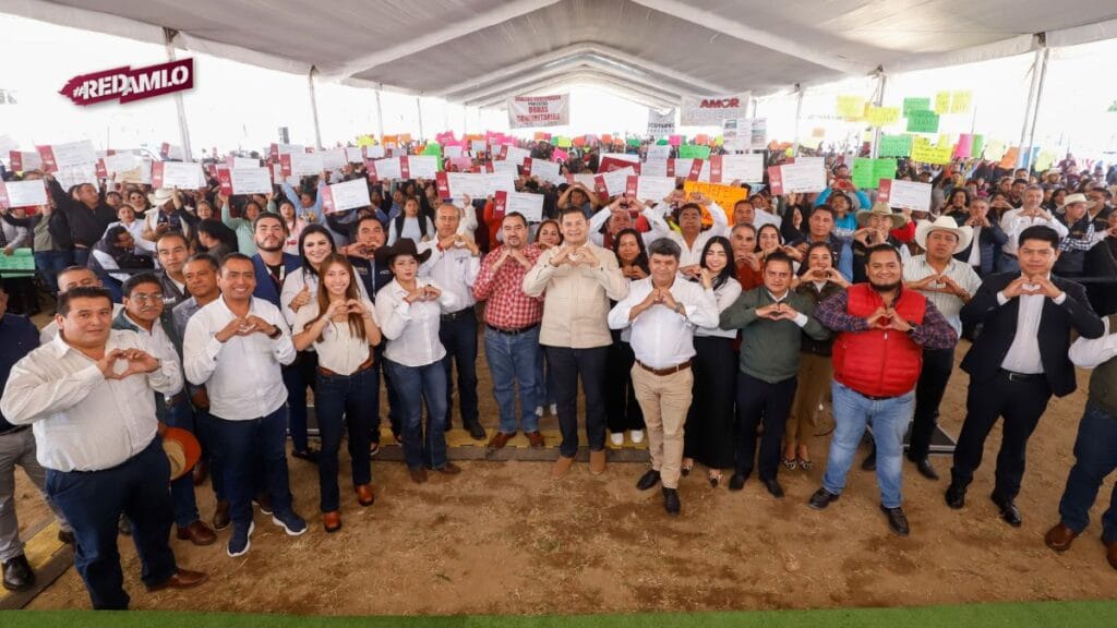 Armenta impulsa revolución agrícola con drones y tractores en Puebla
