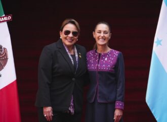 Sheinbaum recibe a Xiomara Castro en Palacio Nacional