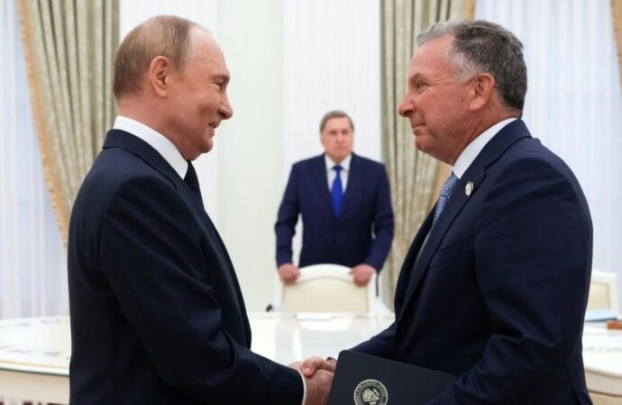 Rusia libera a estadounidense; enviado de Trump se reúne con Putin por Ucrania
