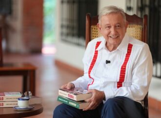 AMLO pide a Morena no postular a familiares ni ‘malandrines’ en su nuevo libro