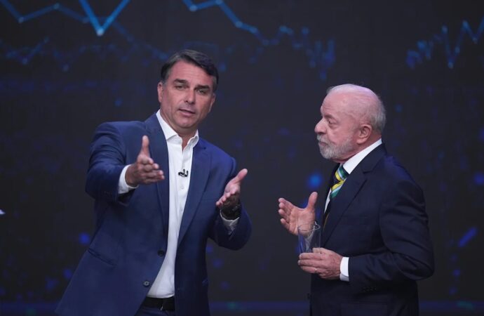 Lula y Bolsonaro chocan en tenso debate presidencial a una semana de segunda vuelta