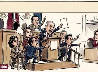 Diputados de Morena toman tribuna en Chihuahua por rechazo a comparecencia de Maru Campos
