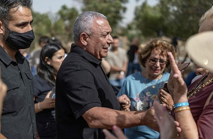 Oposición israelí llena la Plaza de los Rehenes a tres días de elecciones