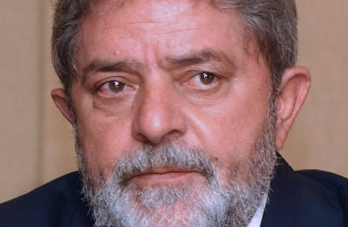 Lula aventaja en Brasil: 55% de votos escrutados lo colocan por delante de Bolsonaro