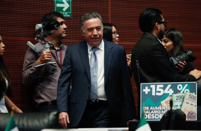 Morena retira a Enrique Inzunza de la presidencia de Estudios Legislativos en el Senado