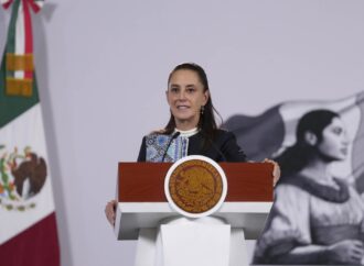 Sheinbaum llama a sindicato del IMSS a cooperar para modernizar la institución
