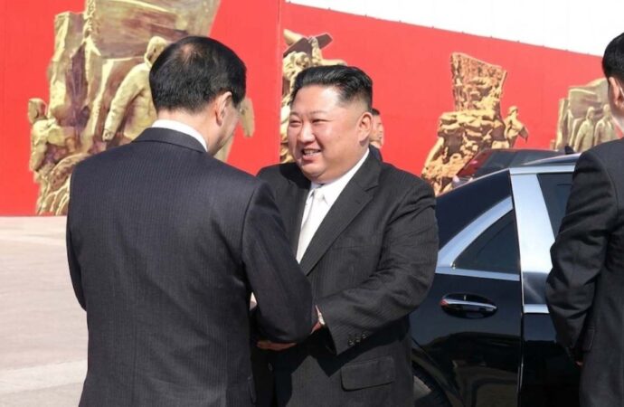 Kim Jong-un reaparece en China tras rumores sobre su salud y se reúne con alto dirigente