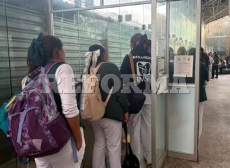 Trabajadores del IMSS votan en consulta salarial a nivel nacional