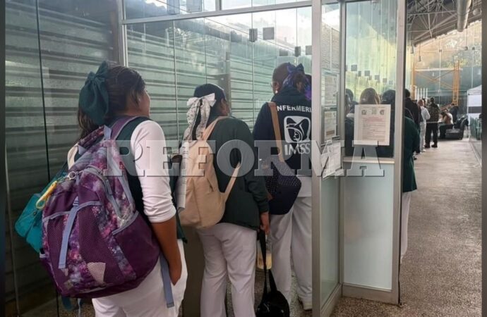 Trabajadores del IMSS votan en consulta salarial a nivel nacional